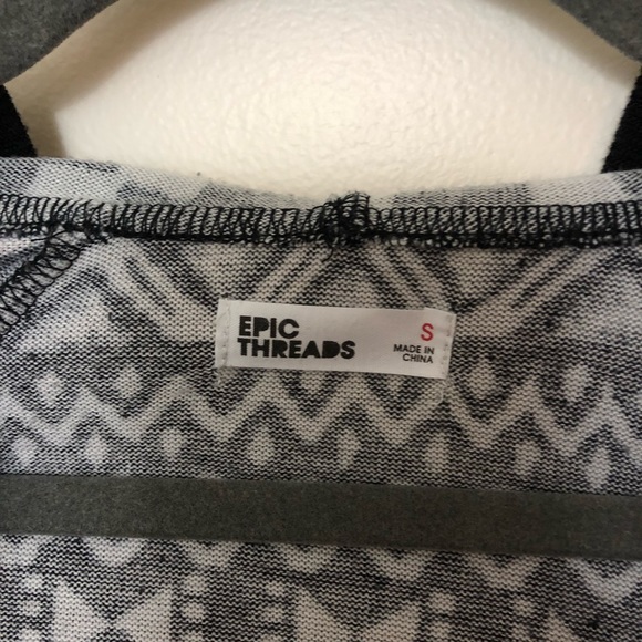 Girls Aztec print sweater with hood - Picture 3 of 6